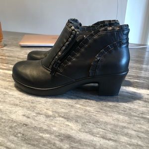 NWOT Alegria Black Ruffle Boots